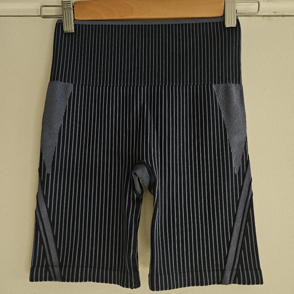 Ryka Women's Blue Athletic Running Yoga Bike Shorts Size Small - Picture 1 of 3